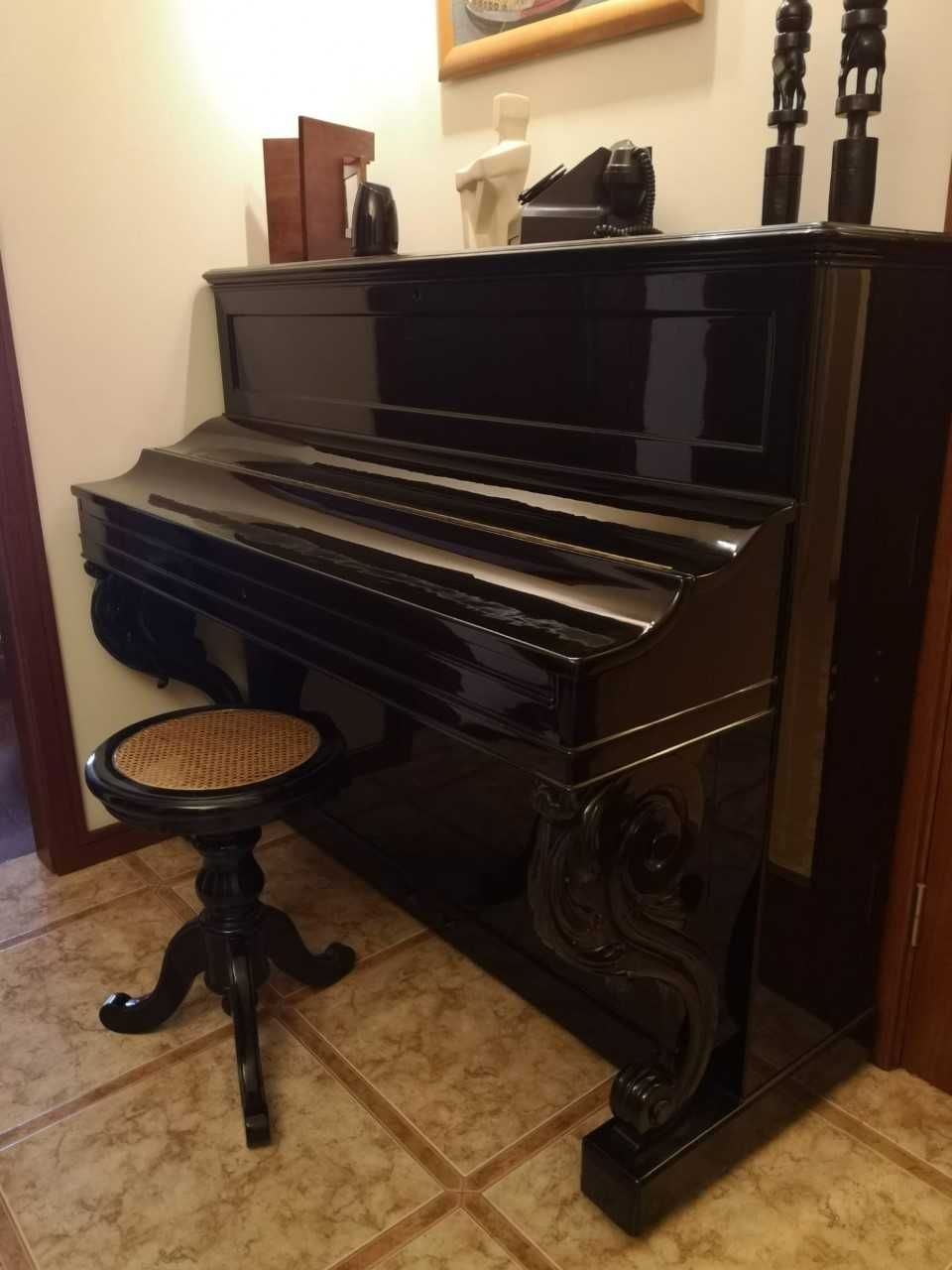 Piano vertical Pleyel