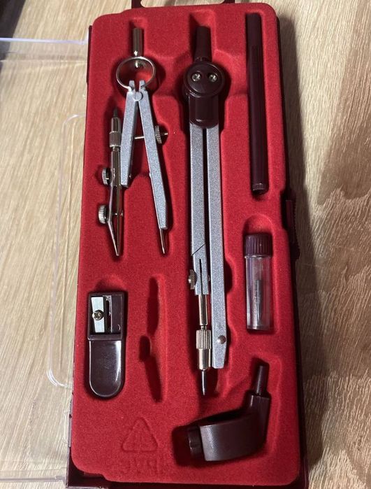 Креслярський набір циркулів