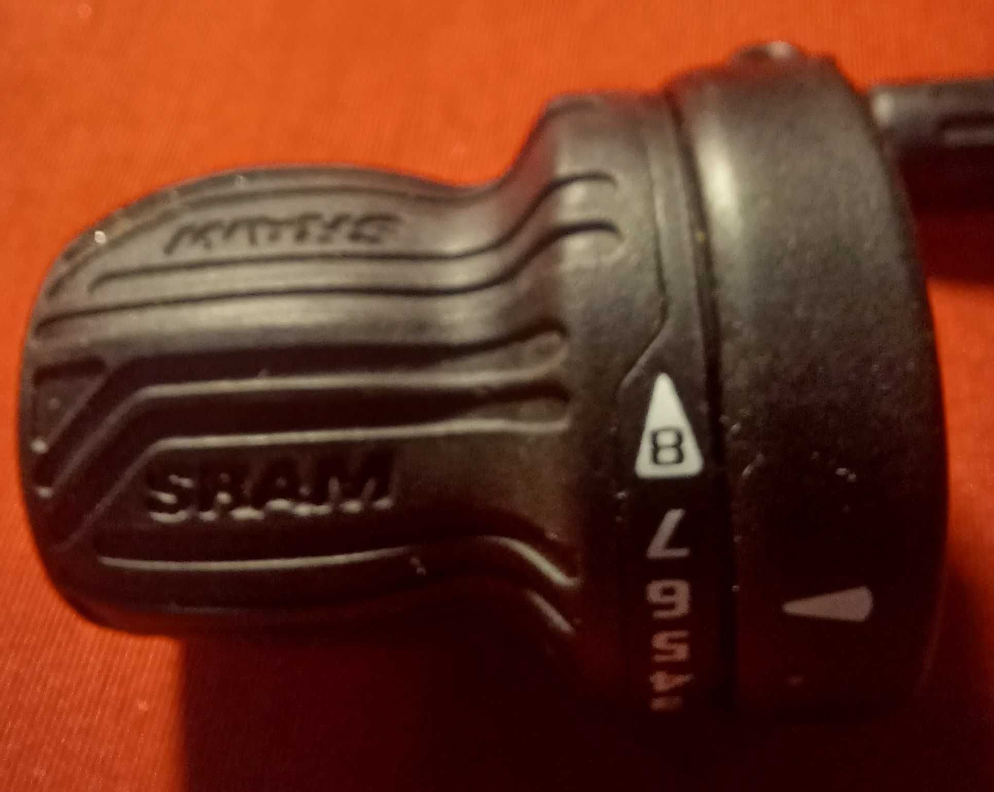 Manetka przerzutki GRIP SHIFT Centera firmy SRAM 8 biegowa.