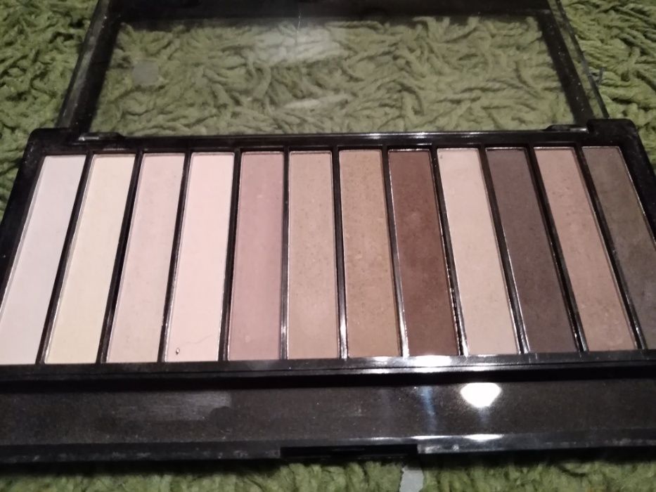 Revlon paleta 12 cieni Brązy beże