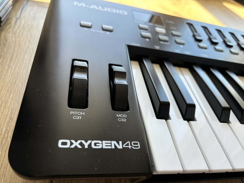 M-audio Oxygen 49 IV + Statyw Athletic KB-6EX