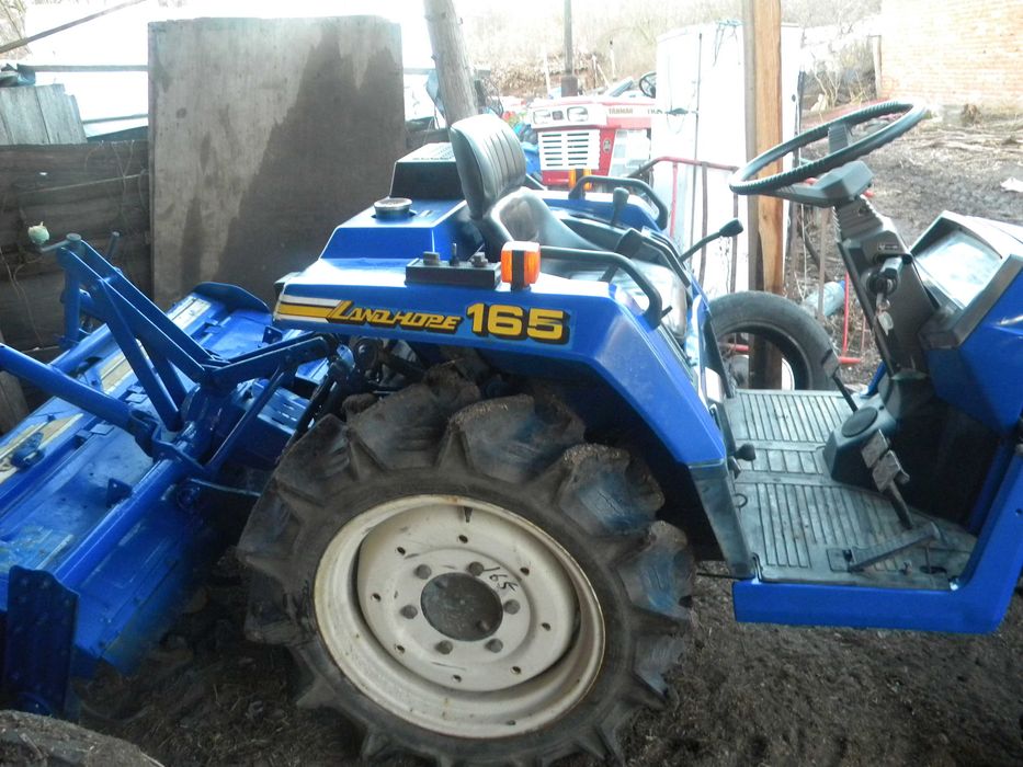 японский мінітрактор ісекі ту 165