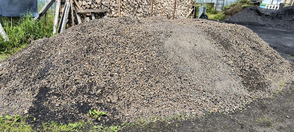 Żużel, ziemią, podsypka