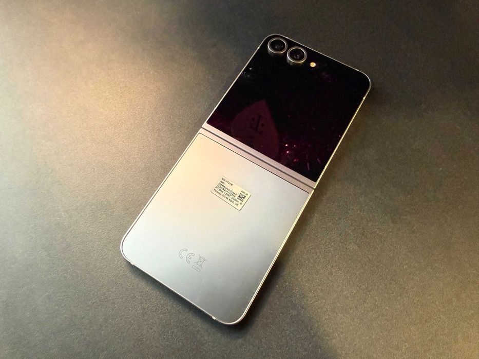 Telefon Samsung Galaxy Z Flip 6 256 GB / 12 GB + GW 12 msc