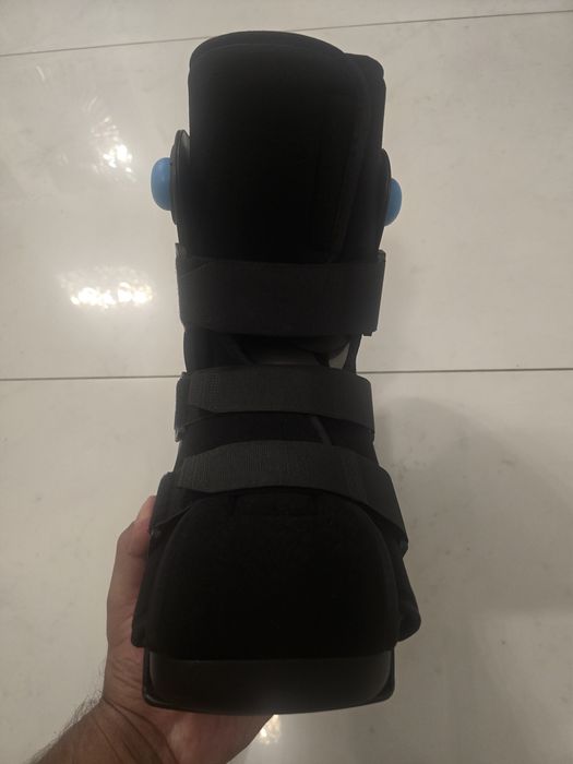 Orteza-But ortopedyczny Pro-Walker Low Timago pompowany.