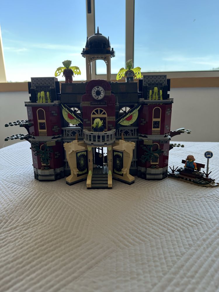 Lego hidden side newbury haunted high school