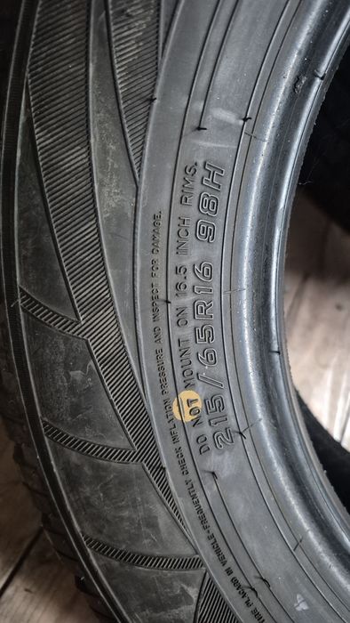 Гума,резина 215/65/16 зимова.
