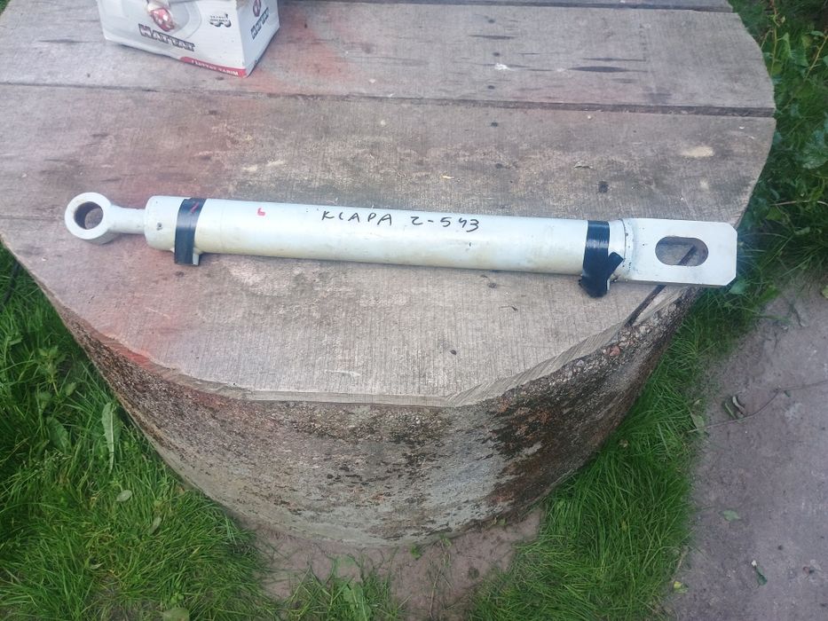 Siłownik otwierania klapy prasy Ursus Z543 Warfama