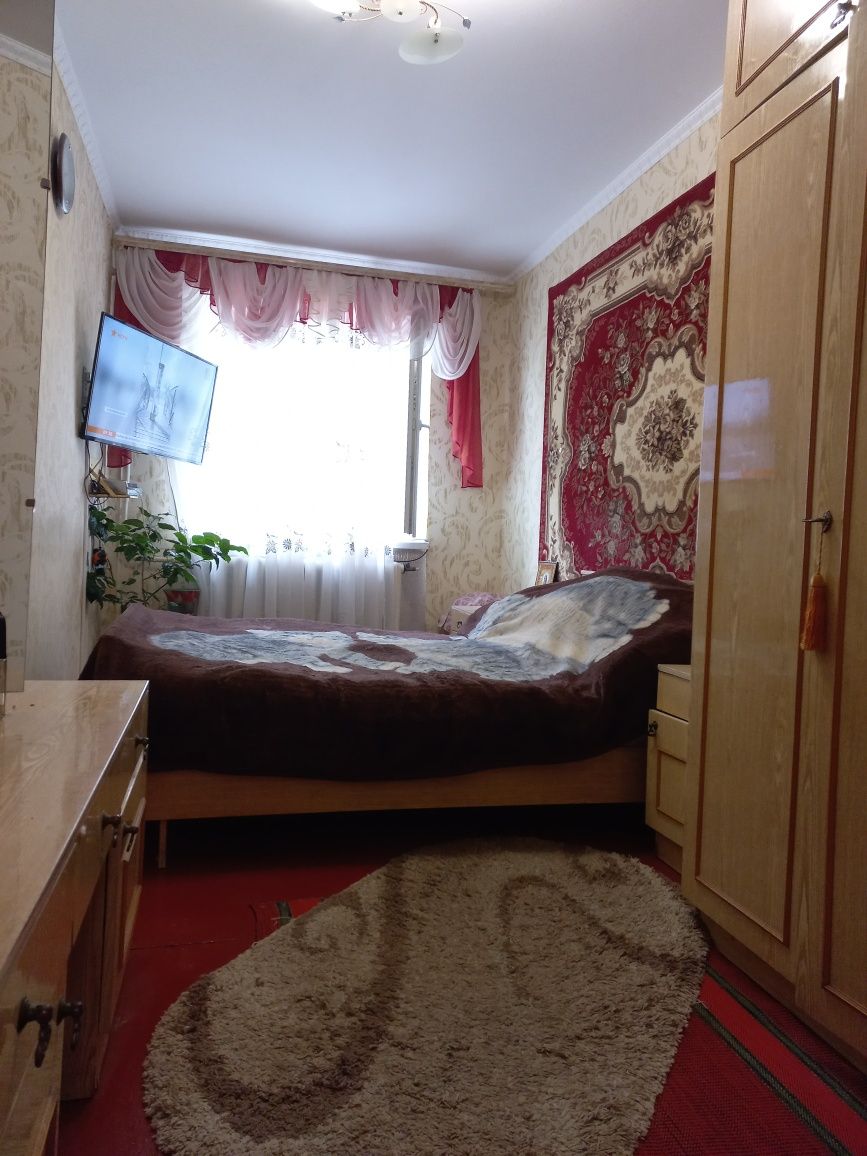 Продам 2 кімнатну квартиру 1 поверх Черняховского