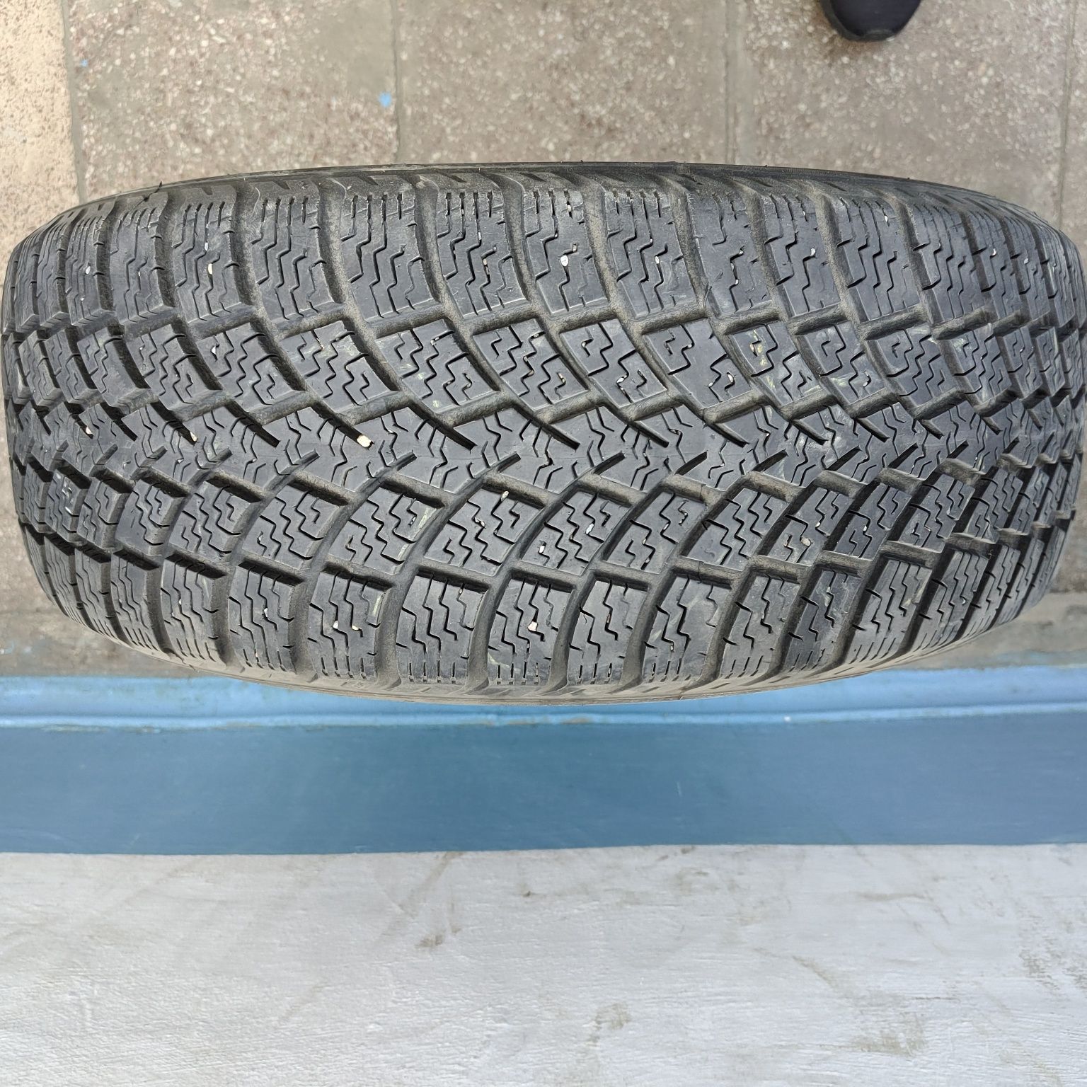 Продам одну зимнюю шину Nokian W 205/55/R16