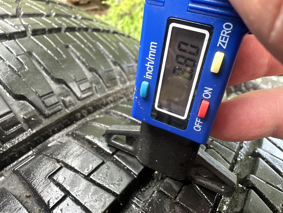 Шини всесезон 235/50 R19 Bridgestone , резина Р19