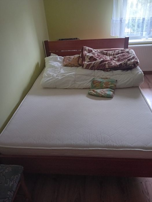 Łóżko z materacem, podwójne