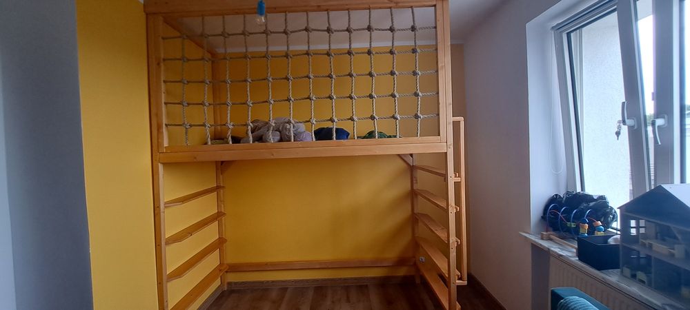 Łóżko drewniane antresola na antresoli lina jutowa