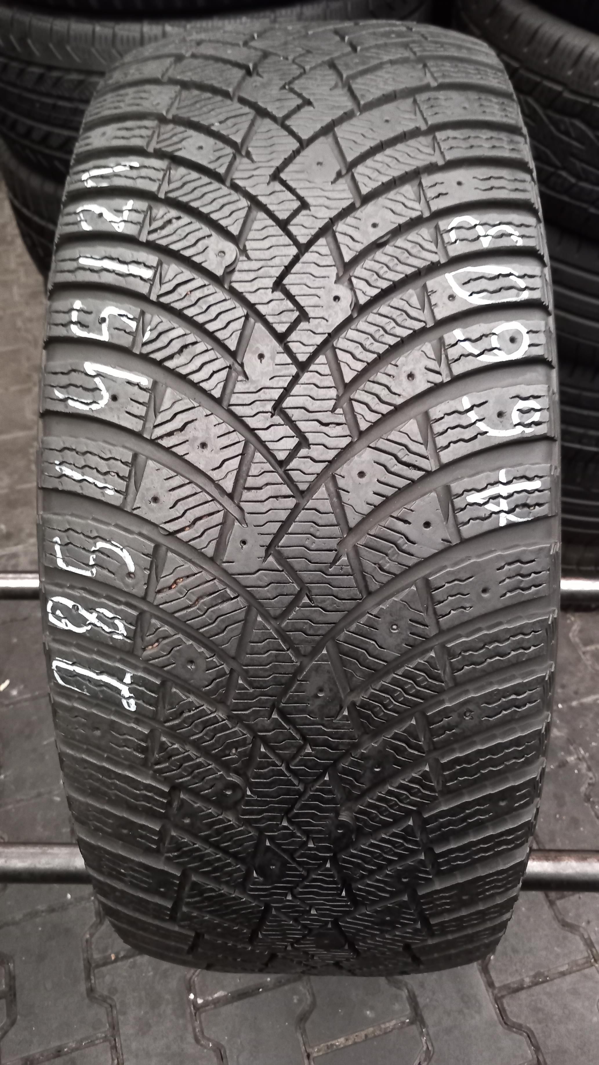 285/45/21 Pirelli Scorpion Ice Zero 2 113H