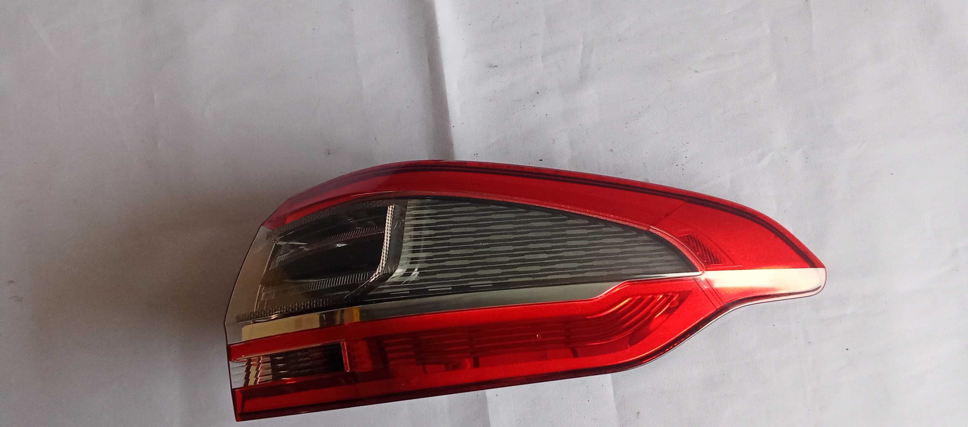 Lampa Tył Tylnia Prawa Ford S-Max Lift 10-15 Lampa tylnia w błotnik