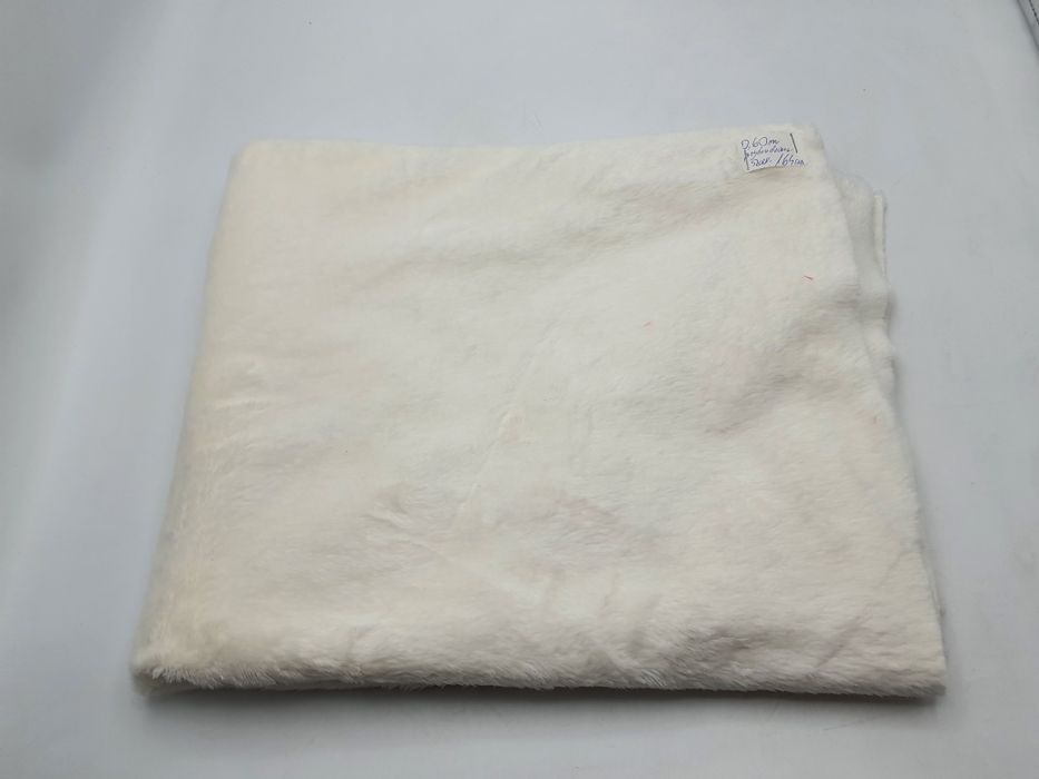 Futerko ecru kupon 0,60 m.x 164 cm.przybrudzone