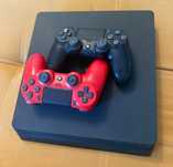 PlayStation 4 com 2 comandos e jogos