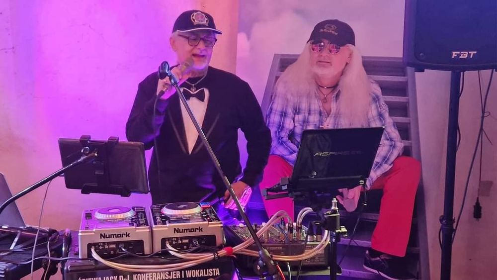 Śpiewający D-j, wokalista, konferansjer - artystyczna oprawa muzyczna.