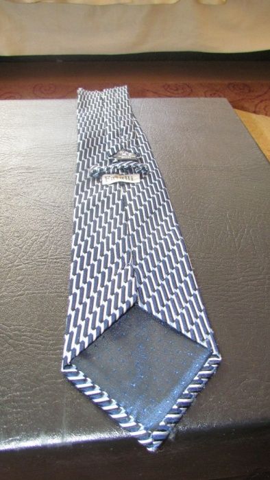 Elegancki Krawat jakich mało marki Fatalli Brazylia nr 33