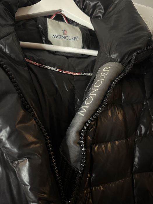 Piekny puchowy plaszcz (kurtka) Moncler