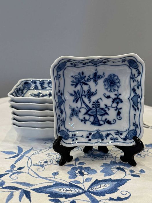 Miseczka (salaterka), wzór cebulowy, porcelana Meissen E. Teichert.