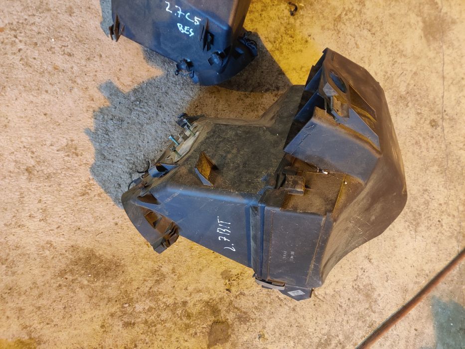 Obudowa puszka filtra powietrza Audi A6 C5 2.7 biturbo ARE AJK