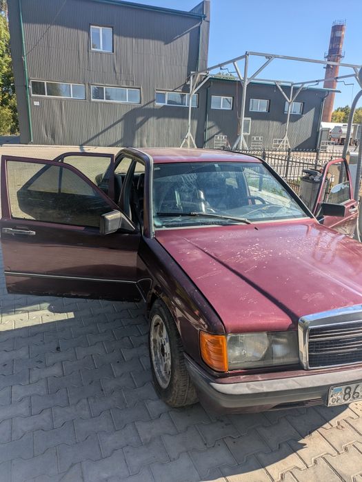 Мерседес 190 2 літра газ бенз