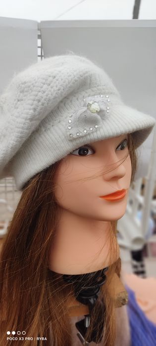 Czapka z daszkiem biała