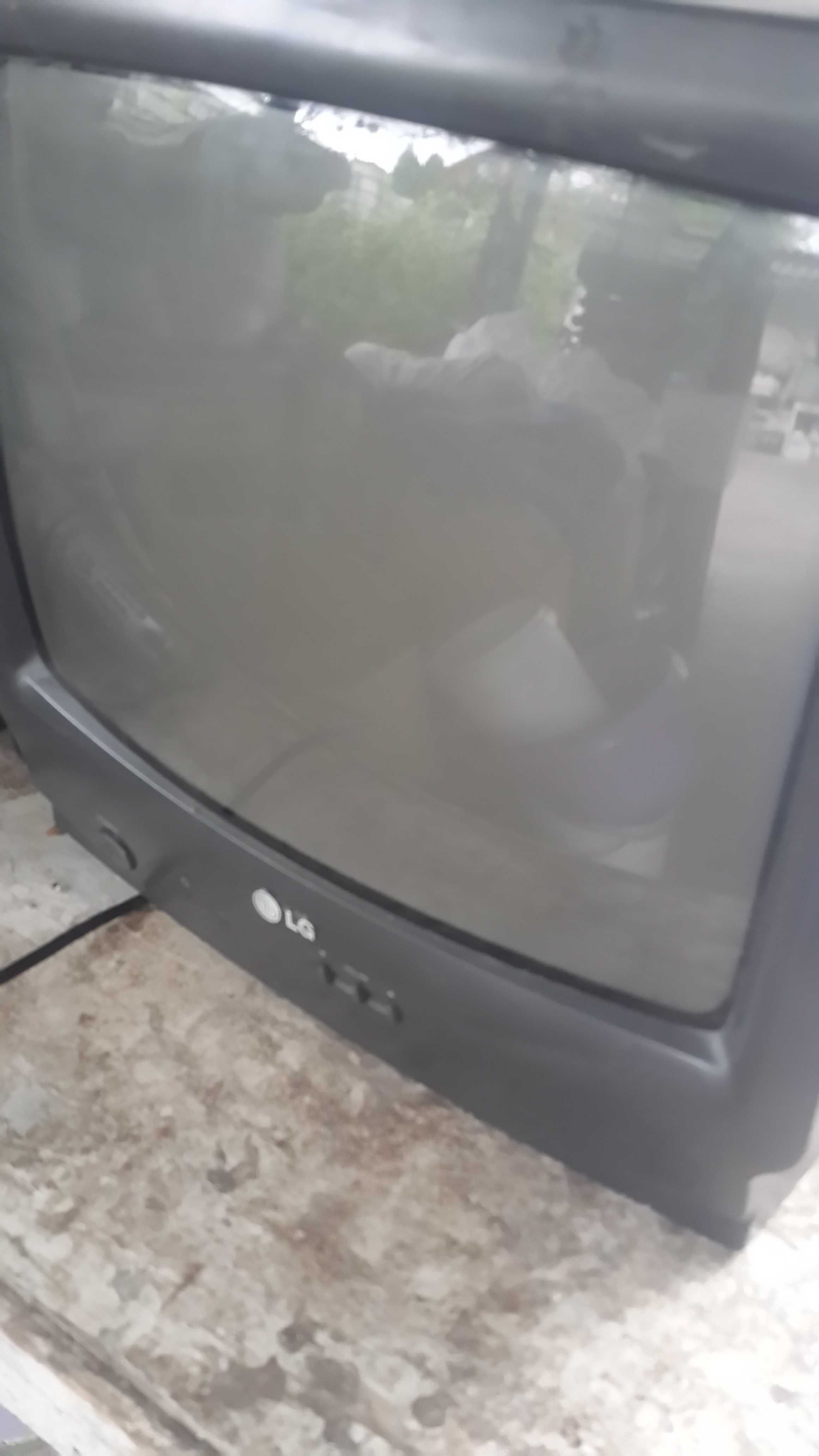 Телевизор цветной под ремонт или запчасти