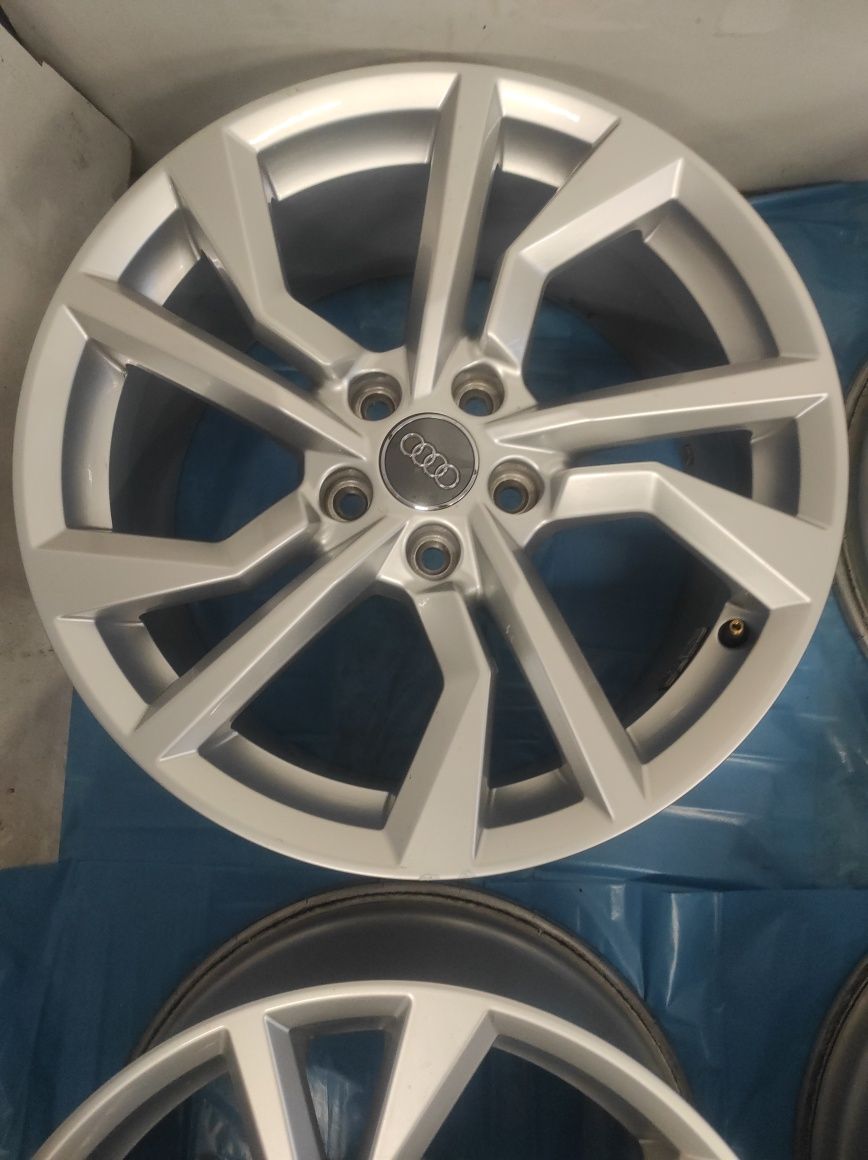 385 Felgi aluminiowe ORYGINAŁ AUDI R 18 5x112 otwór 57,1 Bardzo Ładne