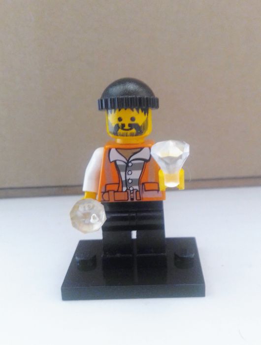 Lego bonecos, torsos e cabeças.20€ tudo.