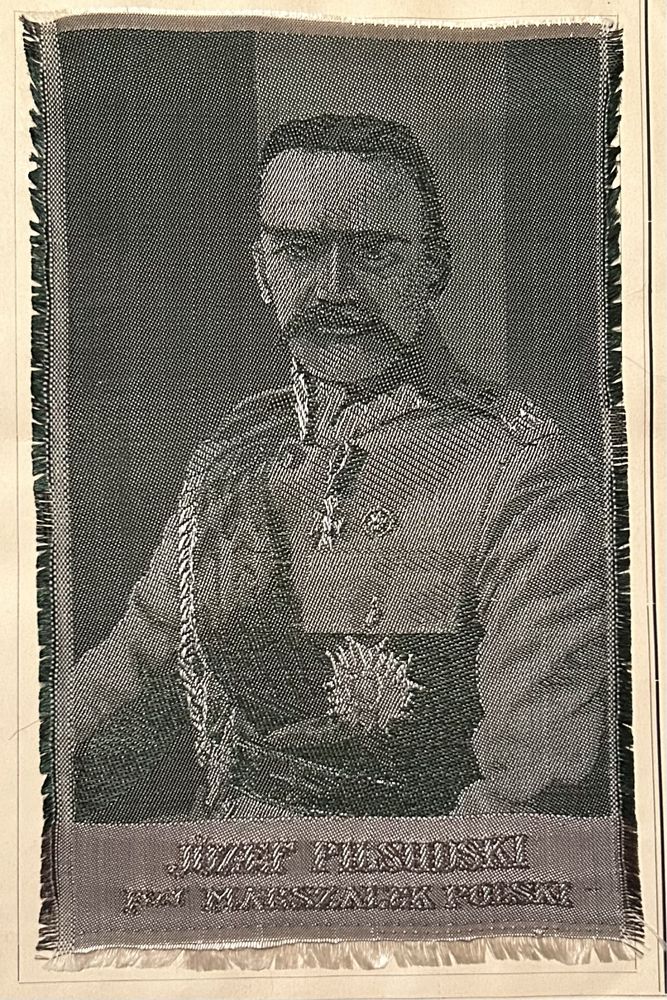 Portret Marszałka J. Piłsudskiego jedwabiem haftowany 1935 rok.