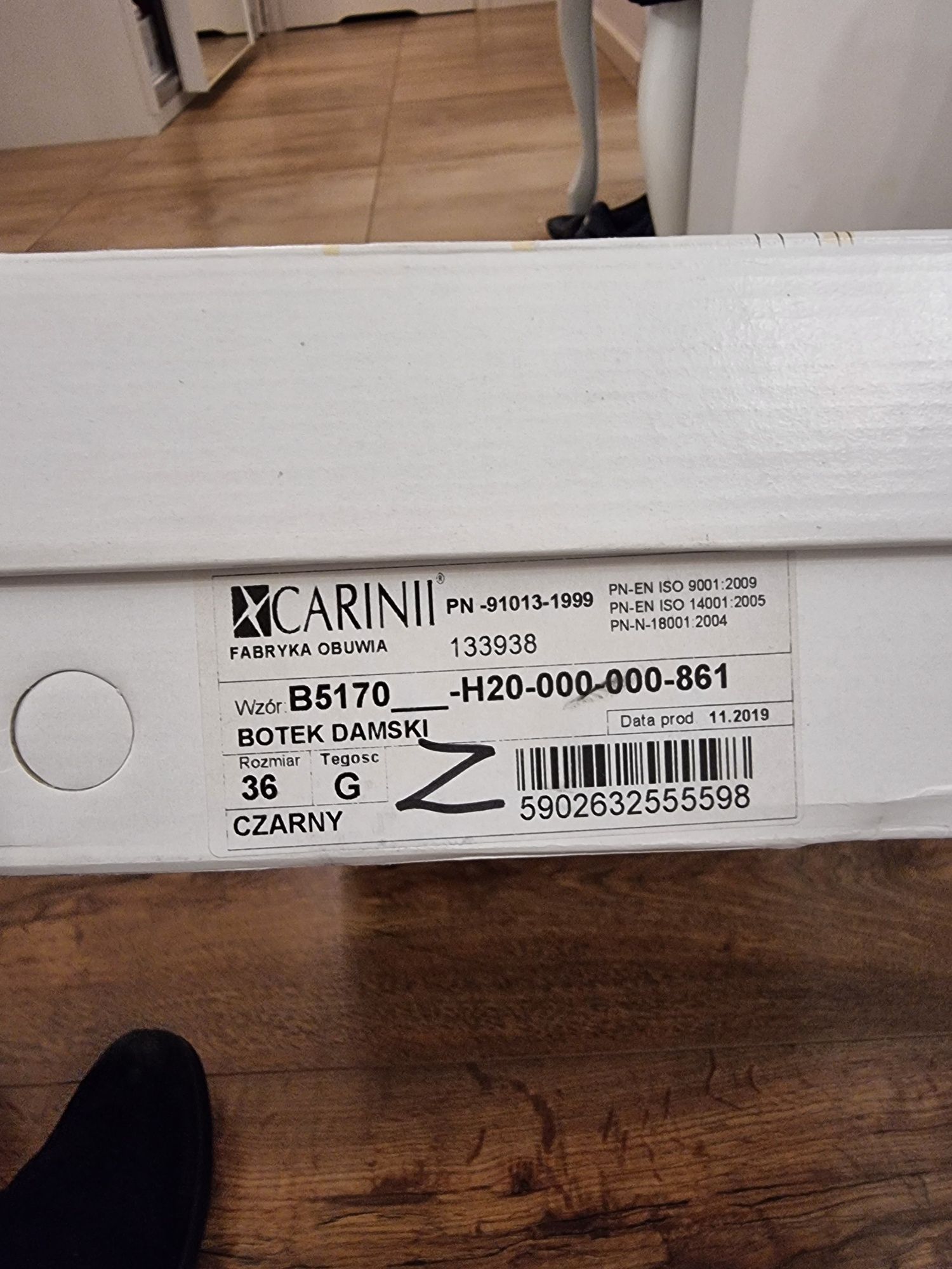 Zamszowe kozaki Carinii 36 skóra naturalna