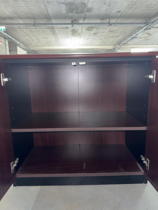 Cómoda castanha escura