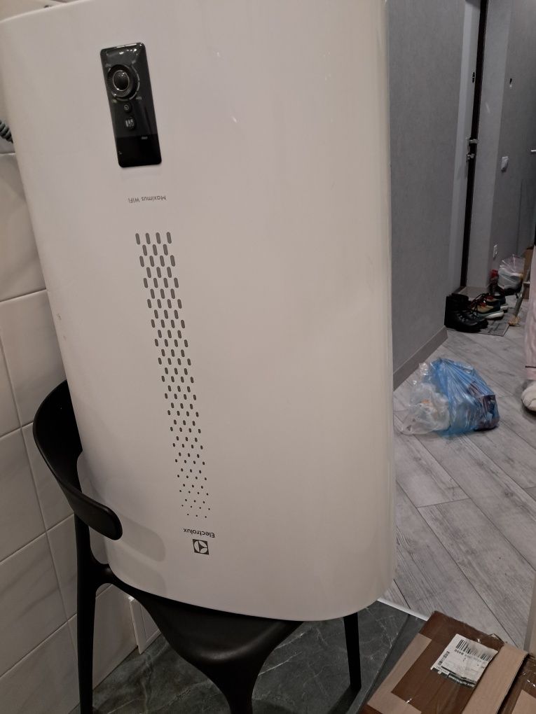 Плоский бойлер Electrolux EWH-80