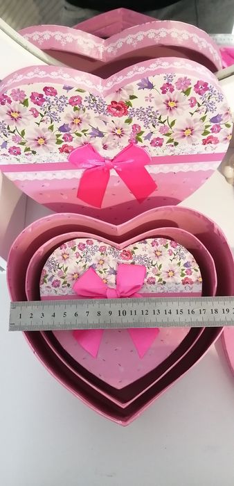 Продам подарункові коробки