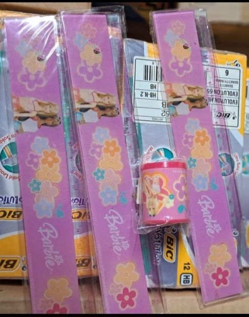 Réguas e Afia Barbie NOVO