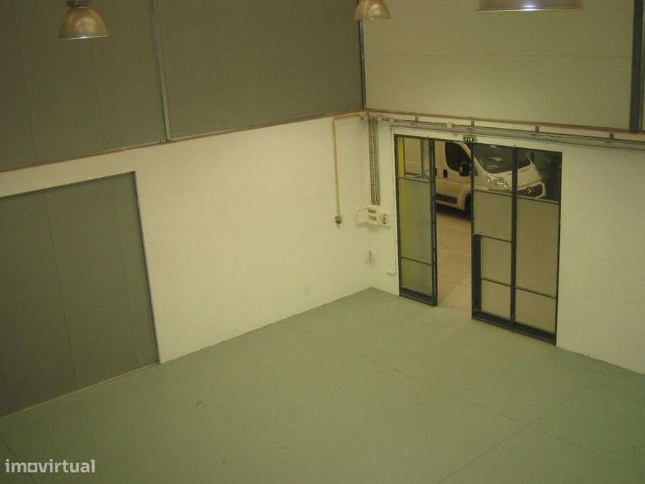 Armazém Arrendamento - Trofa