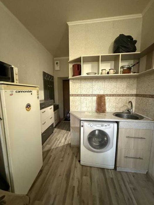 Продам гостинку неподалік метро Масельського (Масельского)