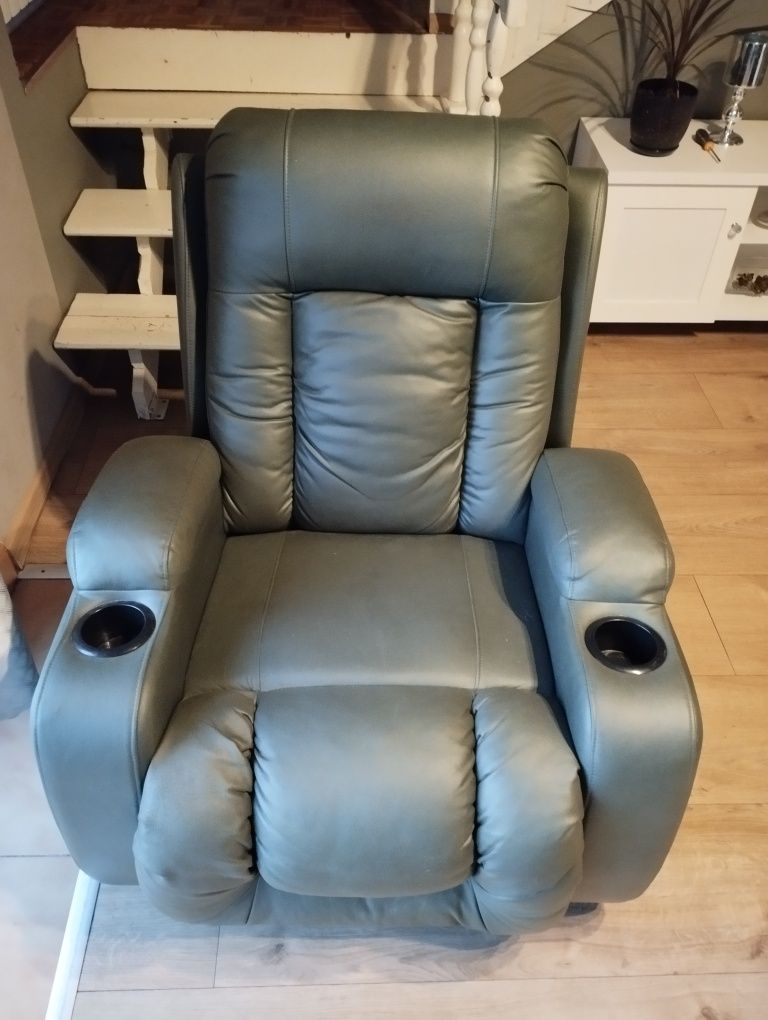 Fotel bujany, rozkładany z funkcją masażu. Jak nowy !!!