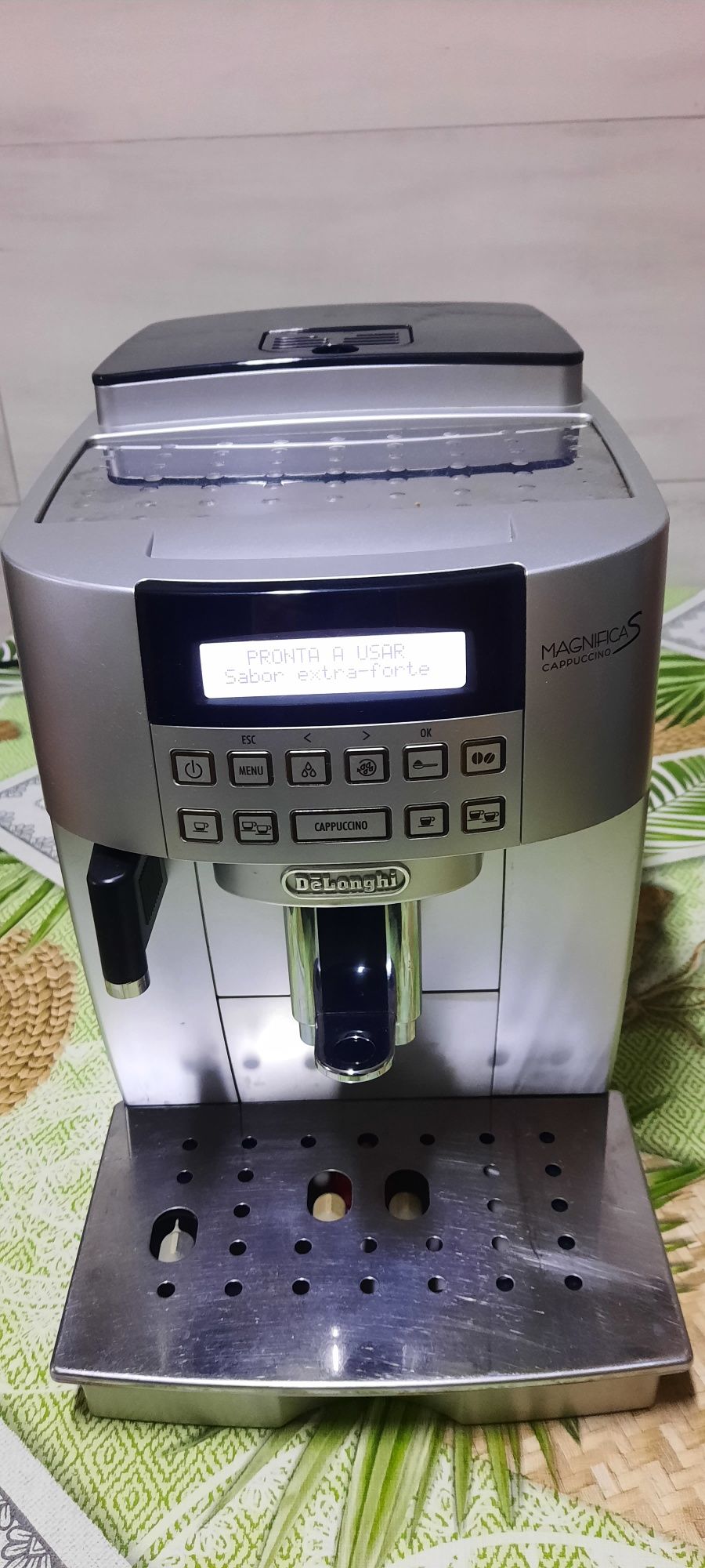 Máquina de café Delonghi magnífica s cappuccino