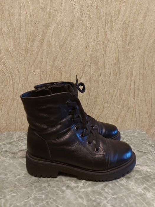 Женские зимние ботинки р. 36