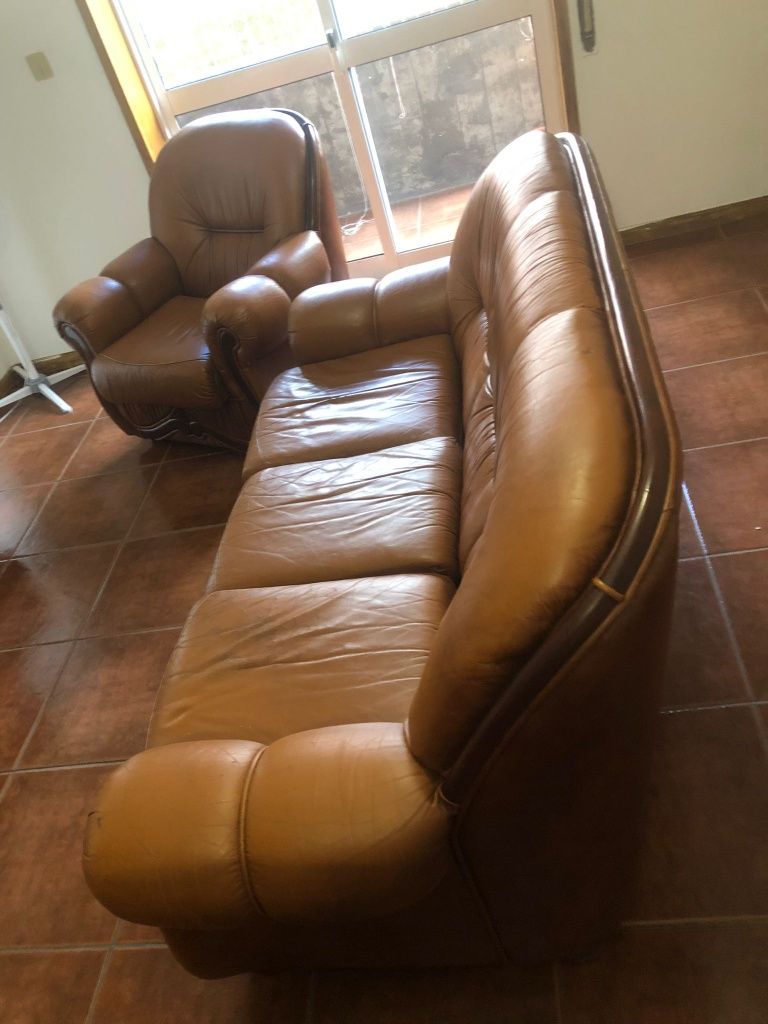 Conjunto Sofá Vintage com Cama + 2 Poltronas 

Está procurando um c