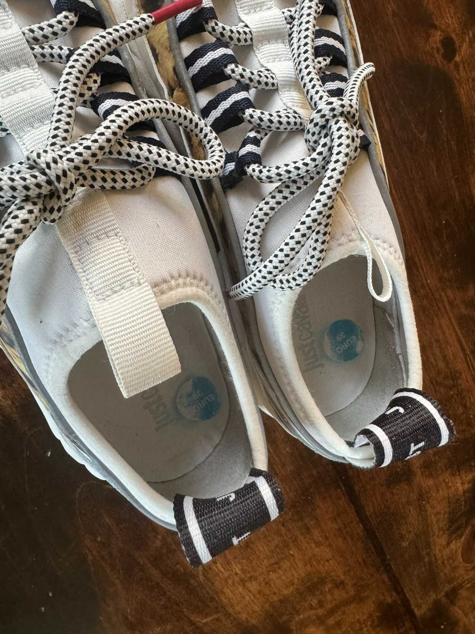Piękne sneakersy Just Cavalli r.39 białe z panterką