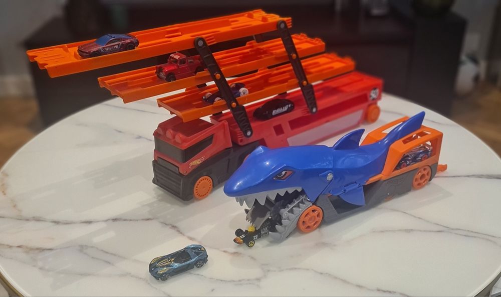 Hot Wheels - Laweta + Rekin