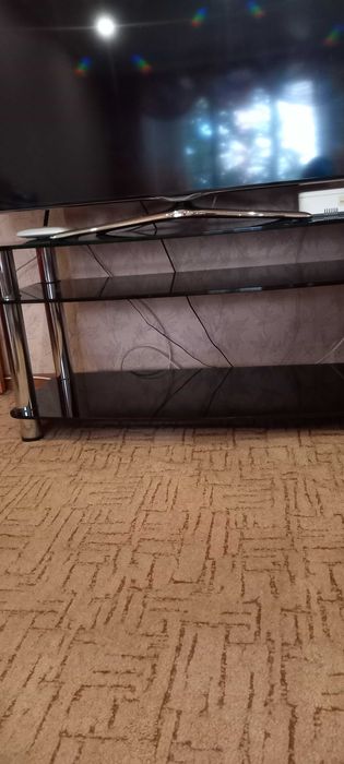 Стіл склянний під телевізор