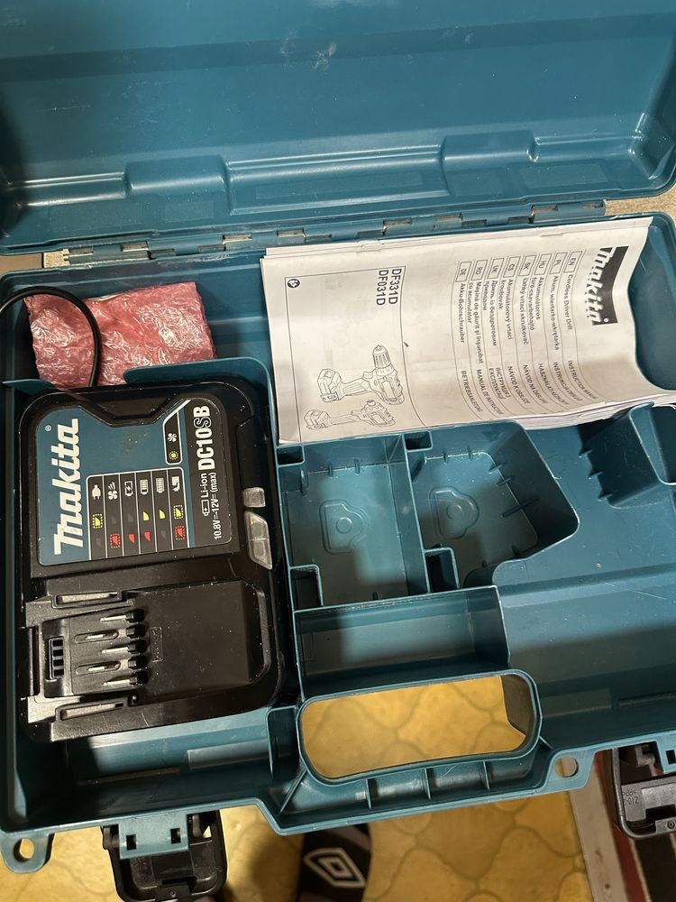 Makita ladowarka oraz skrzynka po wkretarce
