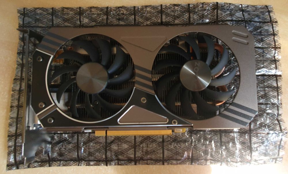 Placa gráfica ZOTAC Geforce GTX1060 3GB na caixa original.
