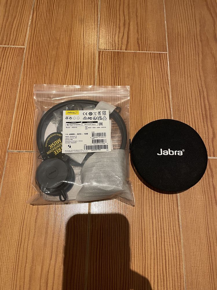 Auriculares e base de conferências Jabra