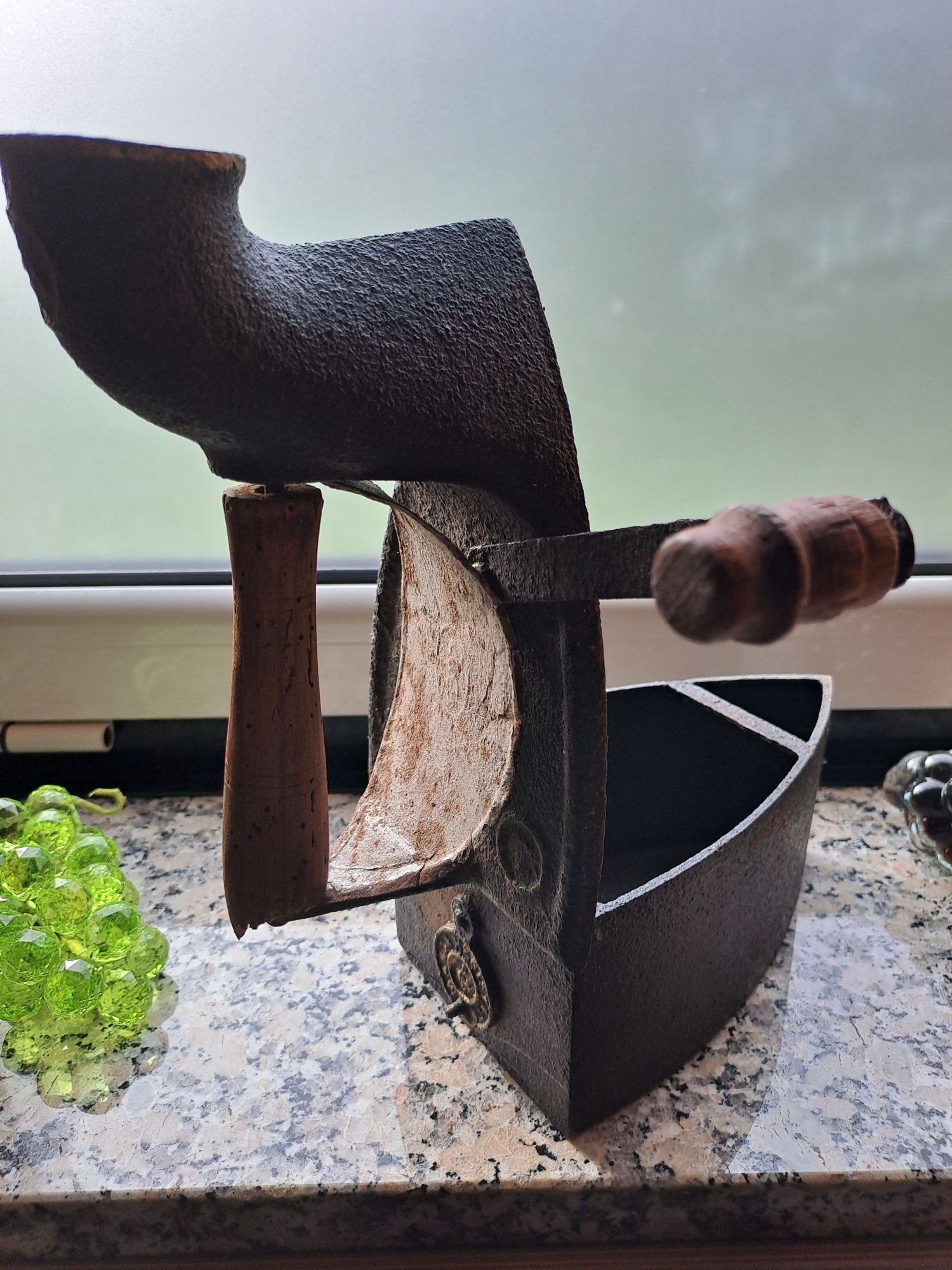 Ferro de carvão antigo